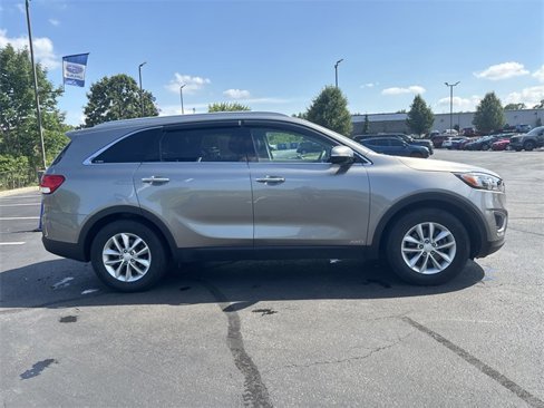 Used 2018 Kia Sorento LX image 12