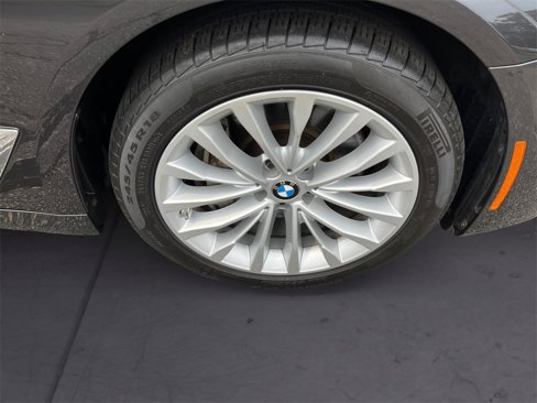 Used 2021 BMW 540i xDrive w/ Premium Package image 14