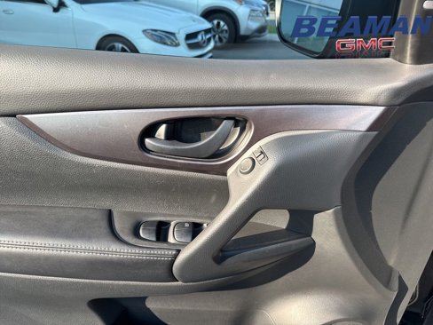 Used 2021 Nissan Rogue Sport S image 12