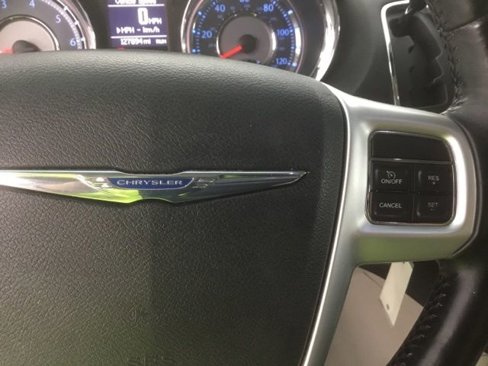 Used 2014 Chrysler Town & Country Touring image 28