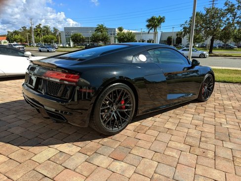 Used 2018 Audi R8 V10 w/ Premium Package image 5