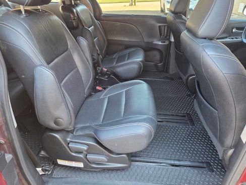 Used 2016 Toyota Sienna SE image 44