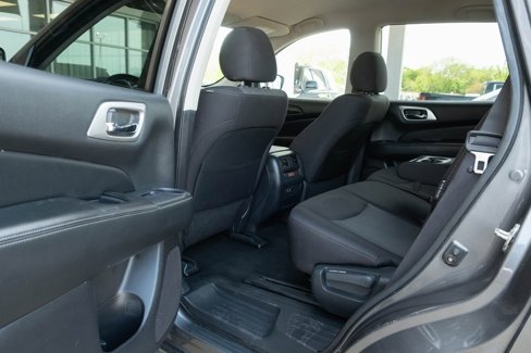 Used 2020 Nissan Pathfinder SV image 14