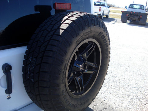 Used 2016 Jeep Wrangler Unlimited Sahara w/ Connectivity Group image 37