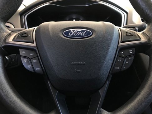 Used 2020 Ford Fusion SE image 8