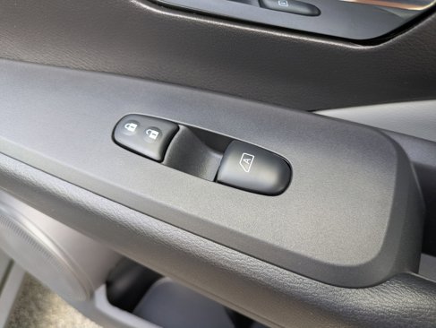 Certified 2024 Nissan Kicks SR image 32