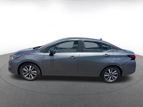 Used 2023 Nissan Versa SV image 9