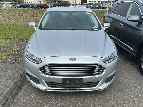 Used 2015 Ford Fusion SE image 2