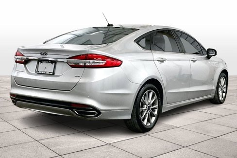 Used 2017 Ford Fusion SE w/ Fusion SE Technology Package image 12