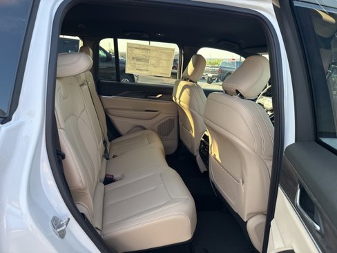 New 2025 Jeep Grand Cherokee Limited image 12
