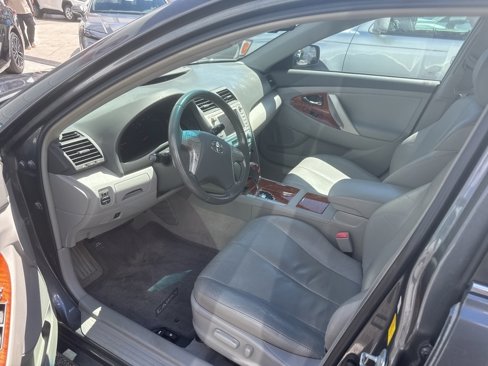 Used 2011 Toyota Camry XLE image 5