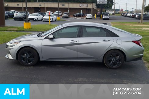 Used 2023 Hyundai Elantra SEL image 11