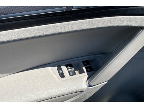 Used 2019 Volkswagen Golf Alltrack S image 11