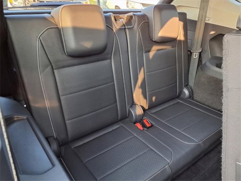 Used 2021 Volkswagen Tiguan SE w/ Panoramic Sunroof Package image 22