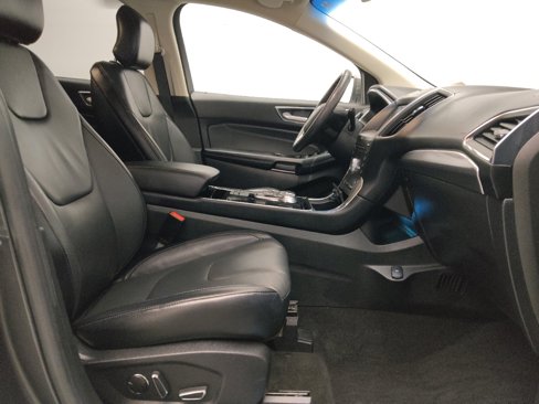 Used 2019 Ford Edge Titanium image 21
