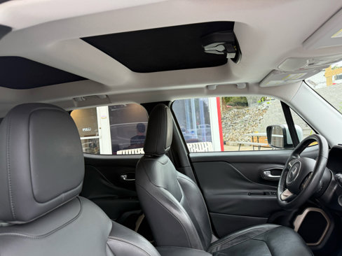 Used 2017 Jeep Renegade Limited image 4