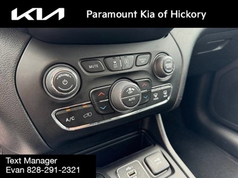 Used 2023 Jeep Cherokee Altitude Lux w/ Lux Elite Package image 12
