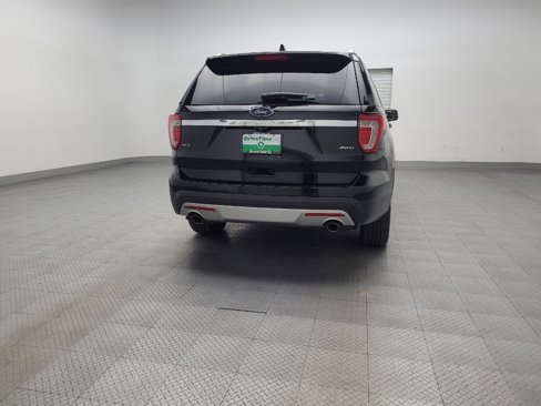 Used 2017 Ford Explorer XLT w/ Equipment Group 202A image 7