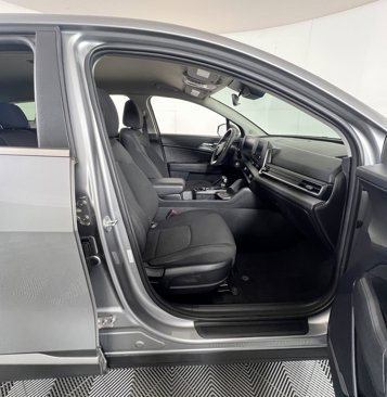 Used 2023 Kia Sportage LX image 5