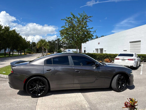 Used 2017 Dodge Charger SXT w/ Blacktop Package image 3