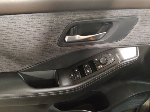Used 2021 Nissan Rogue SV image 27