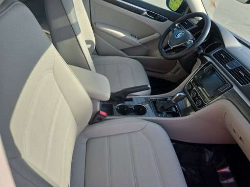 Used 2018 Volkswagen Passat 2.0T SE image 10
