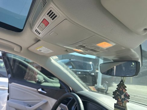 Used 2024 Volkswagen Jetta SE w/ Panoramic Sunroof Package image 30