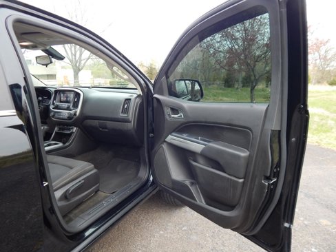 Used 2017 Chevrolet Colorado LT w/ LT Convenience Package image 16