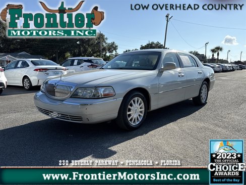 Used 2006 Lincoln Town Car Signature image 1