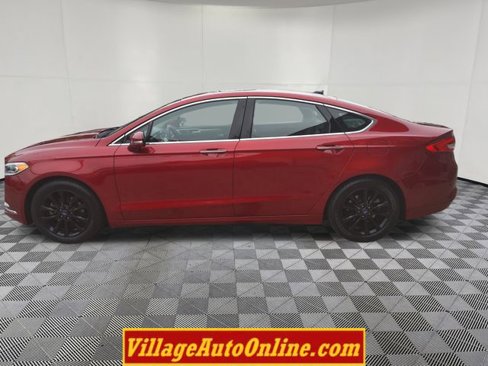 Used 2017 Ford Fusion SE w/ Fusion SE Technology Package image 9