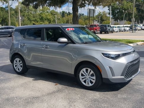Used 2023 Kia Soul LX image 2