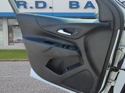 Used 2018 Chevrolet Equinox LT image 11