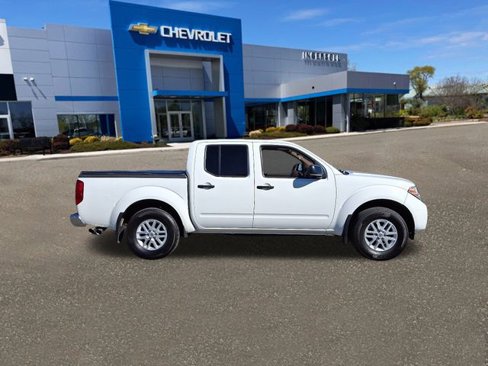 Used 2018 Nissan Frontier SV image 9