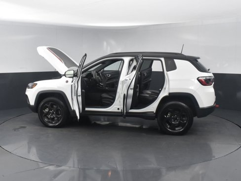 Used 2023 Jeep Compass Trailhawk image 28