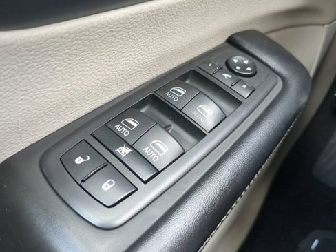 Used 2020 Chrysler Pacifica Limited image 21