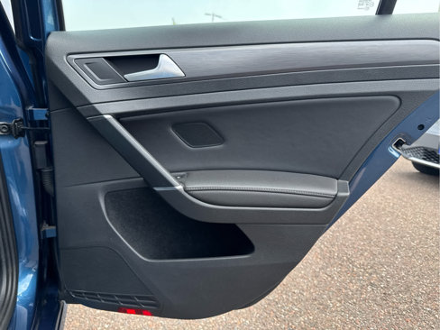 Used 2018 Volkswagen Golf SE image 39