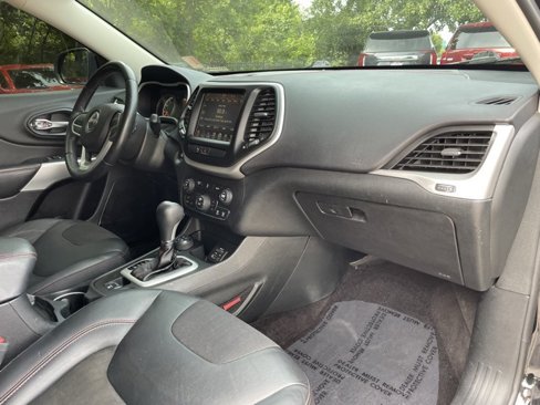 Used 2018 Jeep Cherokee Trailhawk image 28