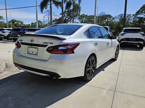 Used 2018 Nissan Altima 2.5 SR w/ SR Midnight Edition image 7