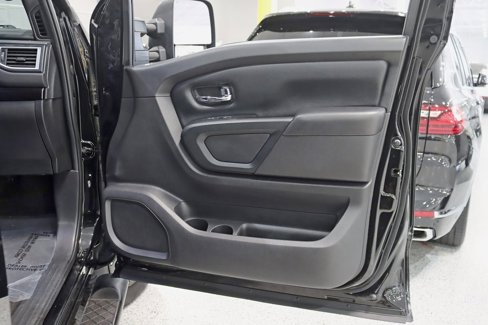Used 2018 Nissan Titan SV w/ SV Convenience Package image 28