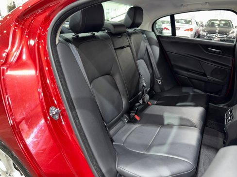 Used 2018 Jaguar XE Premium image 55
