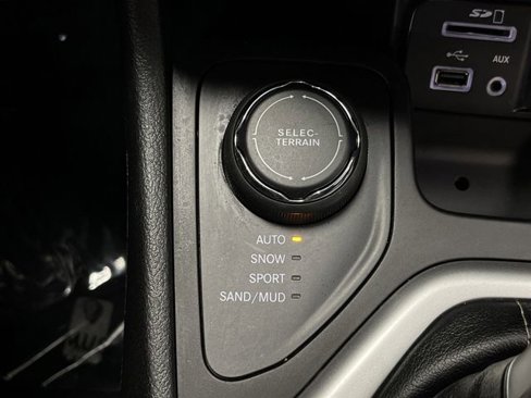 Used 2018 Jeep Cherokee Latitude Plus image 21