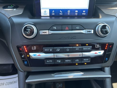 Used 2020 Ford Explorer Platinum w/ Premium Technology Package image 31
