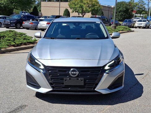 Used 2023 Nissan Altima 2.5 SV image 2