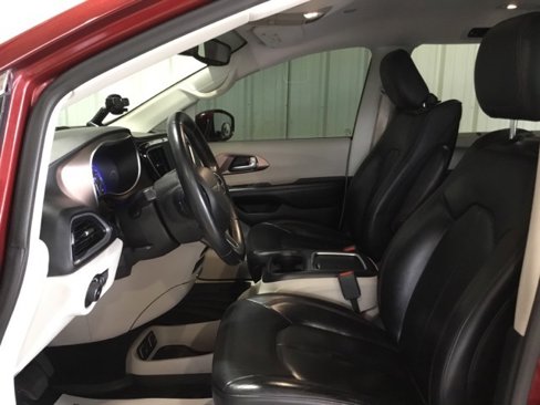 Used 2017 Chrysler Pacifica Touring-L Plus image 30