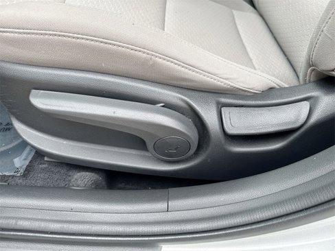 Used 2020 Hyundai Elantra SEL image 14