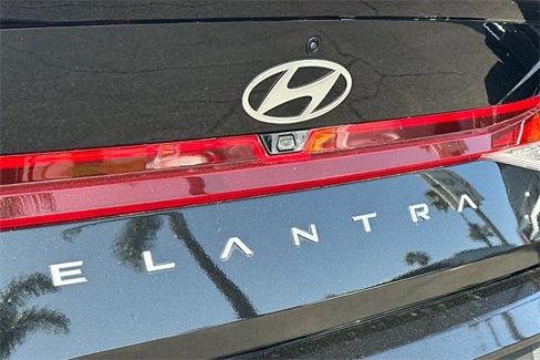 Used 2025 Hyundai Elantra Sport image 27