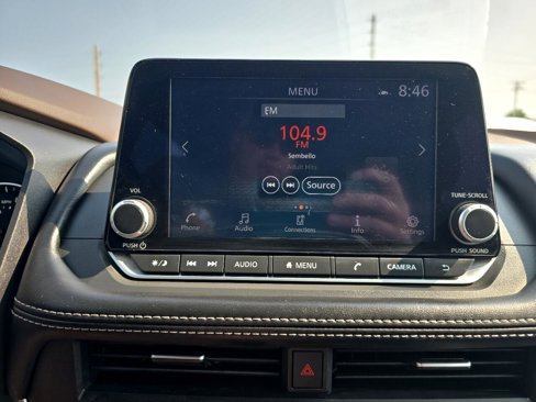 Used 2023 Nissan Rogue SV image 27