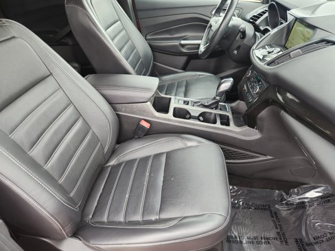 Used 2019 Ford Escape Titanium image 16