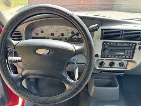 Used 2005 Ford Explorer Sport Trac XLT image 18