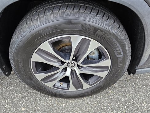 Used 2022 Toyota Highlander XLE image 17